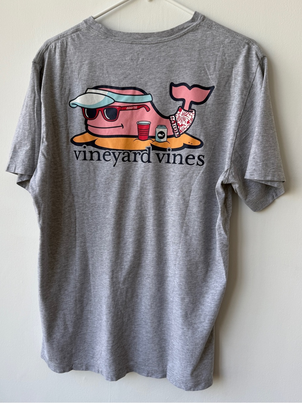 Vineyard Vines Men’s Medium Gray Whale Beach Graphic Tee